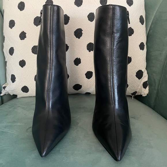 Steve Madden Viya bootie in Black, size 6 - Picture 2 of 7